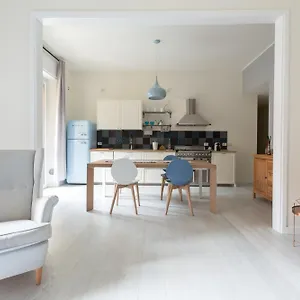 https://luminoso-spazioso-appartamento.italymilanhotels.net